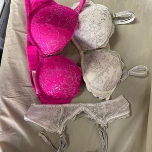 Victoria’s Secret rate holiday collection bras and garter